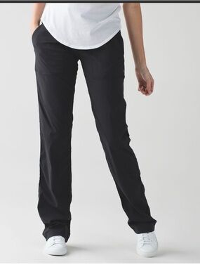 Lululemon • Dance Studio Pant III (Regular) *Unlined 32" • Size 8